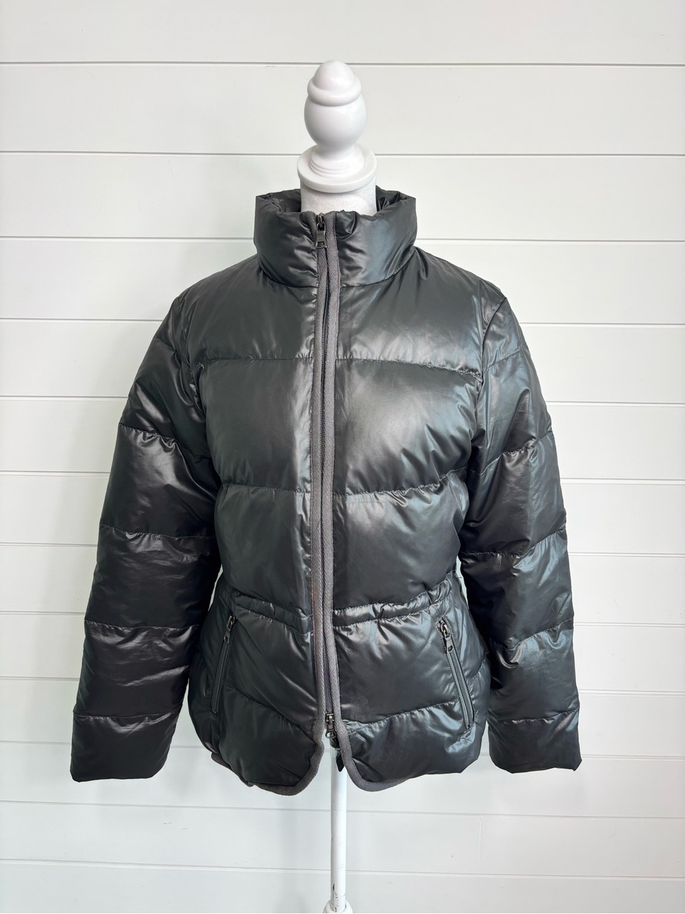 Banana Republic Women’s Metalic Black Puffer Jacket Size M
